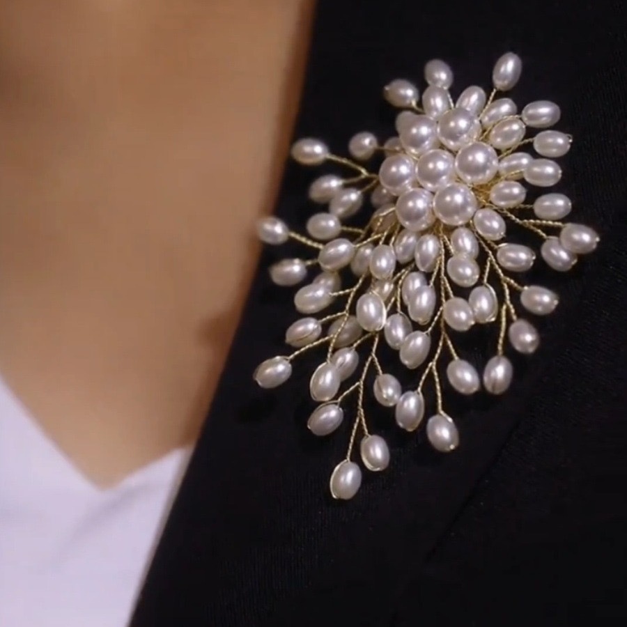 Pearls Brooch for Elegant Wome - Suit Supply Wedding Party recension och pris